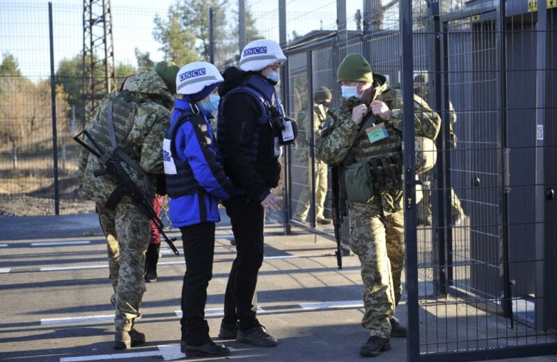 ΣΤΑ ΠΡΟΘΥΡΑ ΤΟΥ ΠΟΛΕΜΟΥ Η ΟΥΚΡΑΝΙΑ: Πάνω από 150 παραβιάσεις σε 2 μέρες
