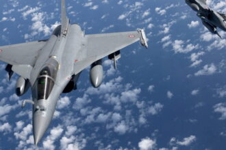 ΤΑ RAFALE ΘΑ "ΣΚΕΠΑΣΟΥΝ" ΤΟΝ ΟΥΡΑΝΟ - Γαλλική φρεγάτα έδεσε στον Πειραιά