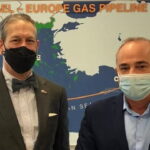 "ΙΜΒΡΟΣ ΚΑΙ ΤΕΝΕΔΟΣ ΜΕ ΕΛΛΗΝΙΚΑ ΧΡΩΜΑΤΑ" Ποζάρουν μπροστά στον χάρτη ΗΠΑ & ΙΣΡΑΗΛ