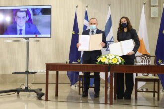 ΕΠΕΣΑΝ ΥΠΟΓΡΑΦΕΣ ΓΙΑ ΥΠΟΘΑΛΑΣΣΙΑ ΣΥΝΔΕΣΗ: Ελλάδα, Κύπρος και Ισραήλ αποκτούν ηλεκτρική σύνδεση