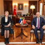 Τσαβούσογλου για Κύπρο: «Θα πληρώσετε για το PYD»