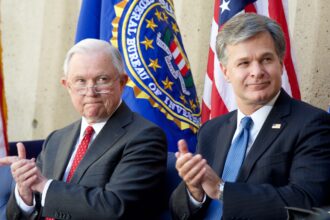 FBI: «Η Κίνα μας κλέβει και αναπτύσεται»