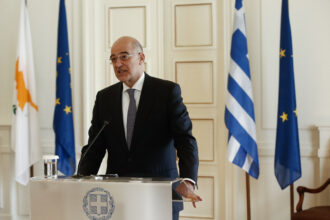 Ξανα τονίζει ο Δένδιας στον Ουκρανό ΥΠΕΞ την ανάγκη προστασίας της ελληνικής ομογένειας