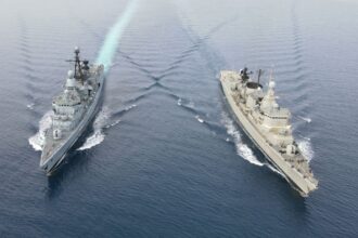 Γερμανική φρεγάτα στο Αιγαίο - Συνεκπαίδευση με τη Φ/Γ ΝΑΥΑΡΙΝΟΝ