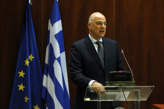 Επίσκεψη Δένδια στο Κάιρο - Στο επίκεντρο η συνεργασία με Αίγυπτο