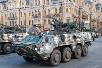 Ουκρανικό BTR-4 καταστρέφει Ρωσική ομάδα πεζικού [ΒΙΝΤΕΟ]
