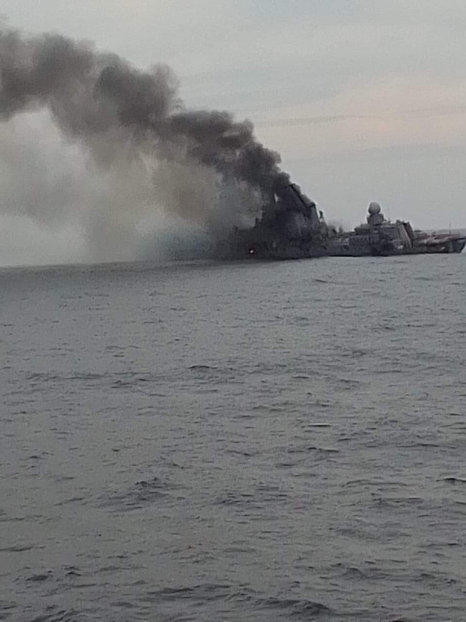 Φωτογραφίες απο το φλεγόμενο Moskva και Ρωσικές δικαιολογίες