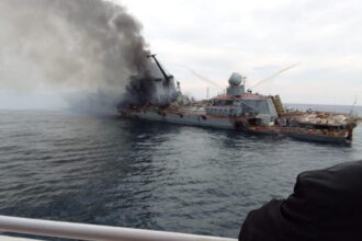 Φωτογραφίες απο το φλεγόμενο Moskva και Ρωσικές δικαιολογίες