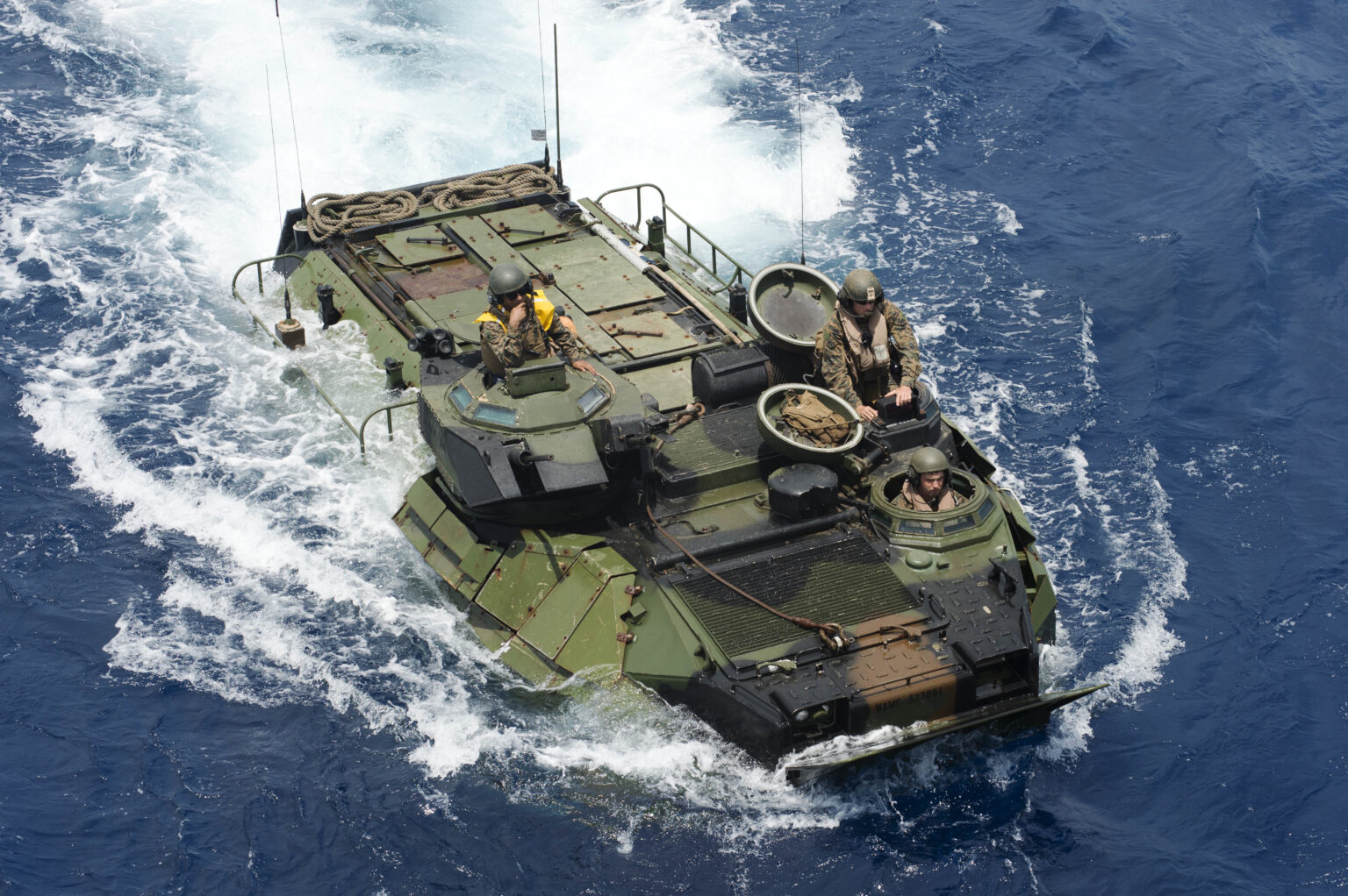 Εξοπλιστικός «πυρετός» - Ιπτάμενα τάνκερ, AAV7 και Bradley M2A2: Απαντήσεις ΥΕΘΑ