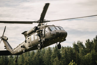 Η Ελλάδα ζητάει ελικόπτερα Black Hawk - Τι είπε ο ΥΕΘΑ για τα Τουρκικά F-16