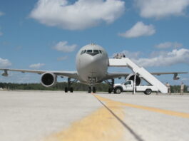 Το Ιπτάμενο Τάνκερ Boeing 767 παρουσιάστηκε στο ΓΕΑ - NEMESIS HD