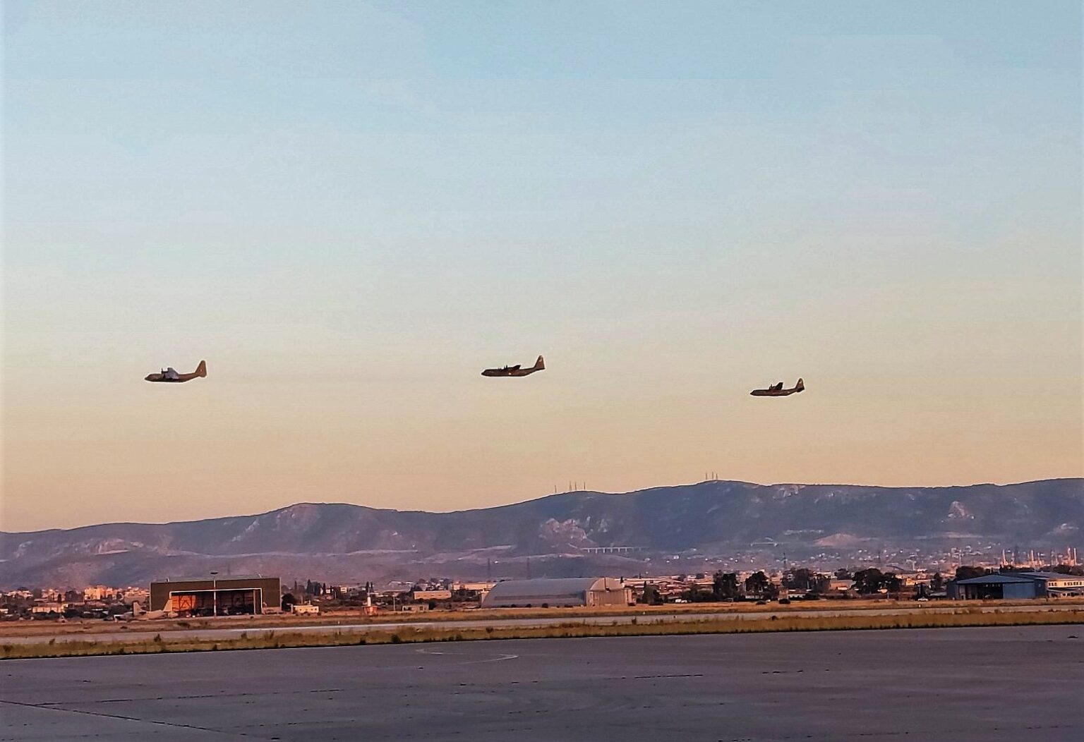 Εκτέλεση αλμάτων ελεύθερης πτώσης με την συμμετοχή Αμερικανικών αεροσκαφών C-130J - NEMESIS HD