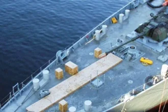 Ναυτική Κυριακή: MONARC | Όταν οι Γερμανοί έβαλαν πυροβόλο απο Pzh 2000 σε γερμανική φρεγάτα