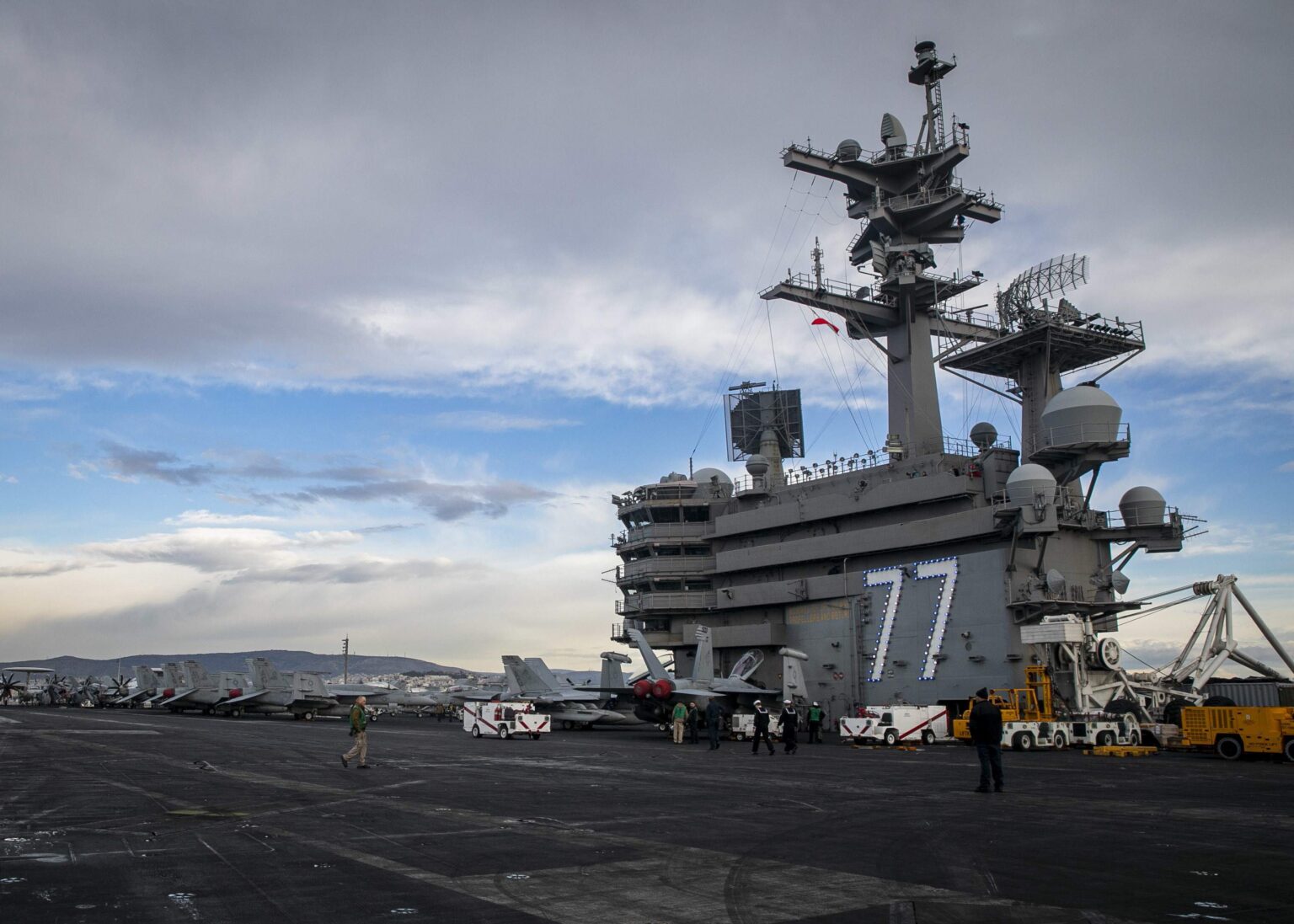 USS George H.W. Bush στον Πειραιά: «Τιμούμε την μνήμη των δύο αεροπόρων» - NEMESIS HD