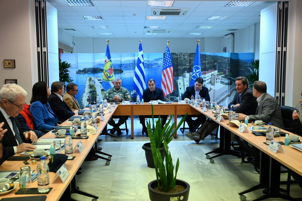 Το ΥΠΕΘΑ ενισχύει τις σχέσεις του με τις Ηνωμένες Πολιτείες