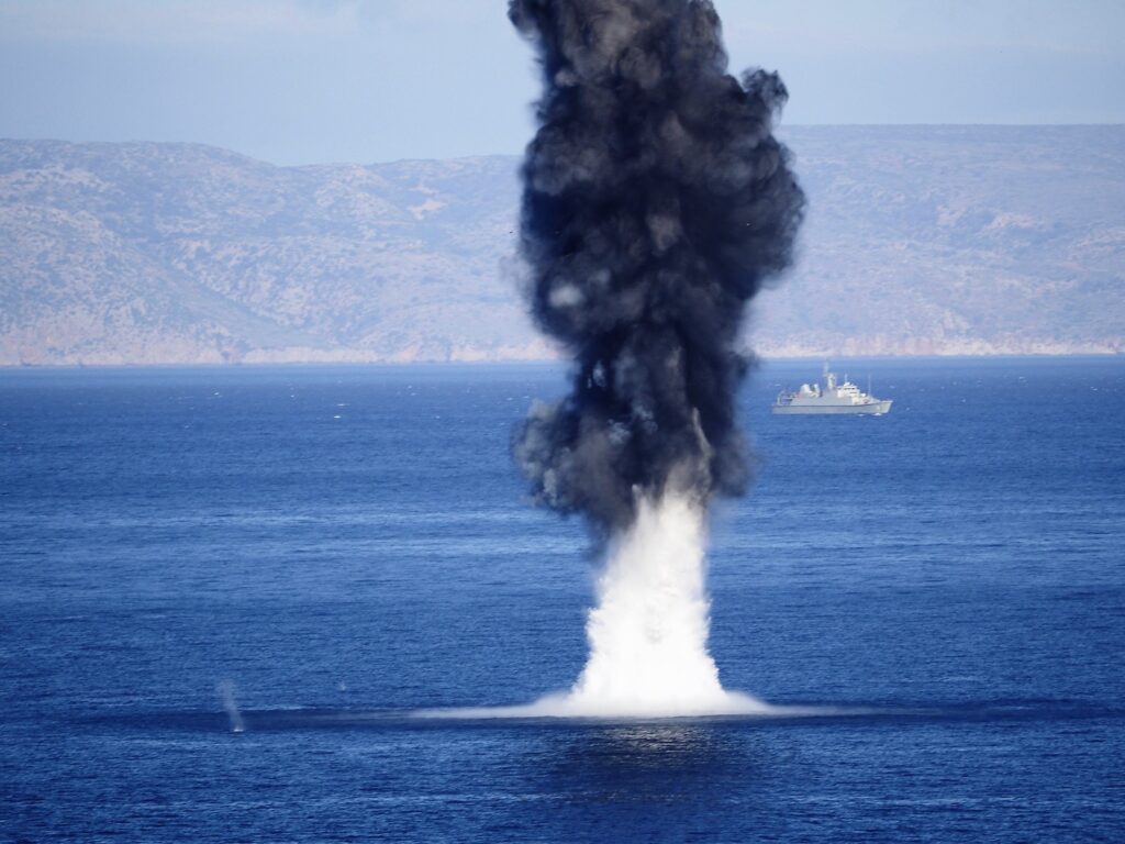 Μια άλλη ιδέα είναι η εγκατάσταση συστημάτων όπως οι SPIKE NLOS ή των γαλλικών AKERON MP σε κρυφές θέσεις σε βραχονησίδες με στόχο την διατάρραξη όχι μόνο των επιχειρήσεων του Τουρκικού ΠΝ αλλά ειδικά ως ενέδρες στις κινήσεων των Τουρκικών Ειδικών δυνάμεων.