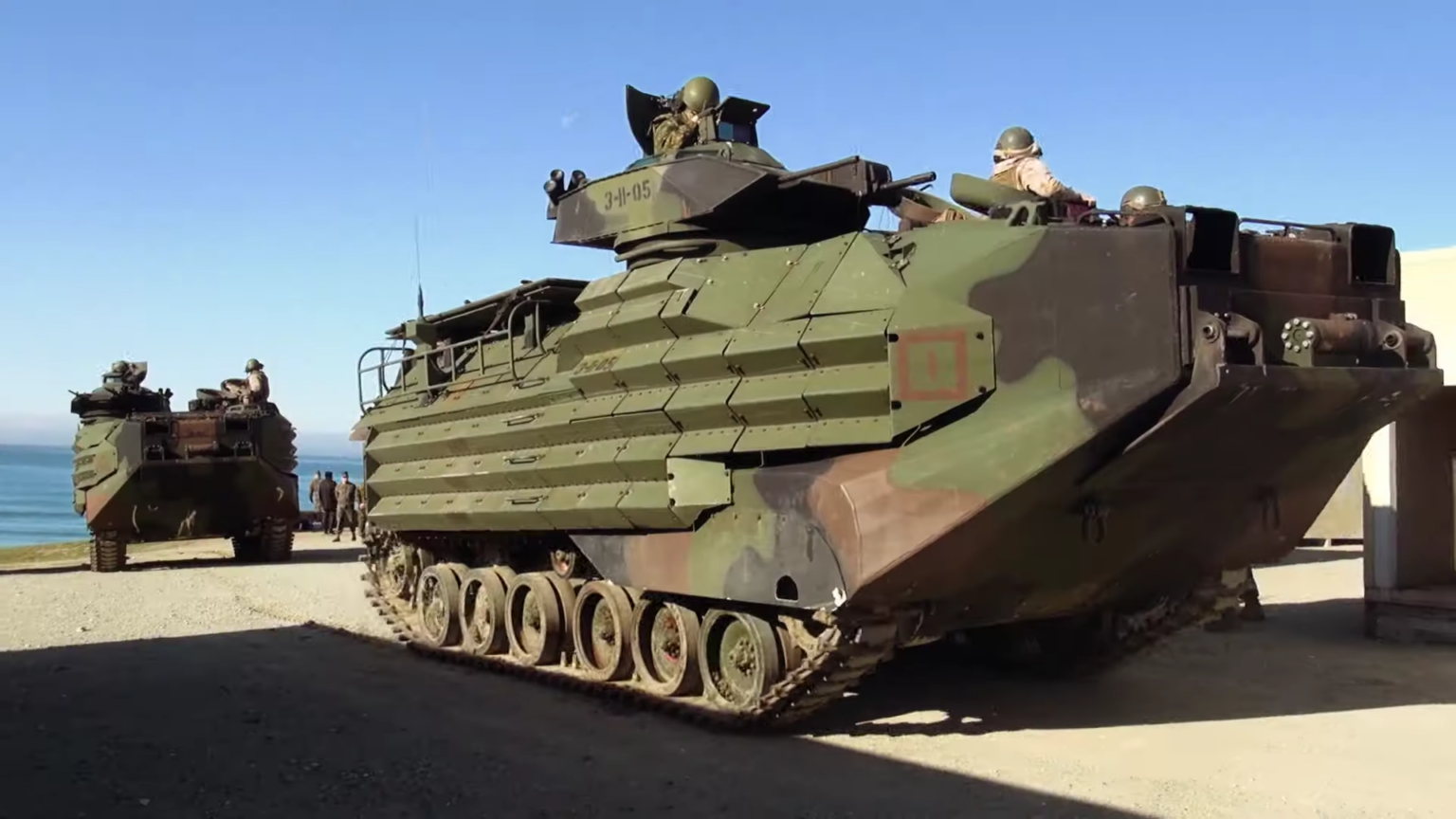 Μερικές σκέψεις: Τα AAV-7, τα αρματαγωγά και οι Πεζοναύτες - NEMESIS HD