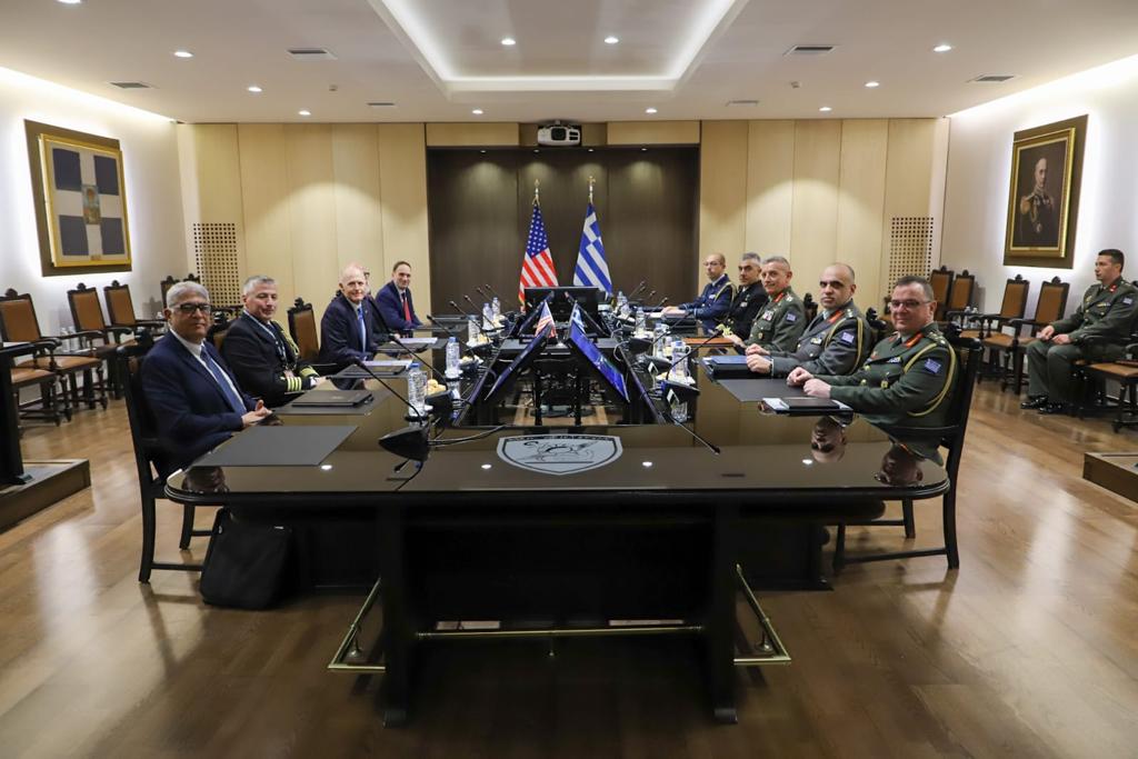 Ο Γερουσιαστής των ΗΠΑ κ. Rick σε συνάντηση με τον Α/ΓΕΕΘΑ Κωνσταντίνο Φλώρο - NEMESIS HD