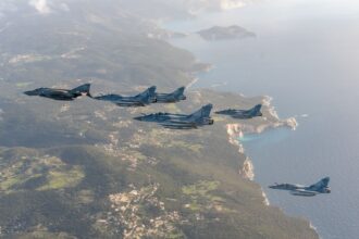 Ινδικά Mirage 2000 πέταξαν δίπλα από Ελληνικά F-4E και Ινδικά Su-30 στον «ΗΝΙΟΧΟ»