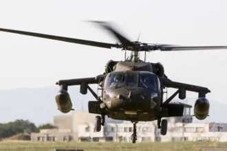 Αμερικανικά ελικόπτερα στη μάχη με τις φλόγες: Black Hawk στις επιχειρήσεις κατάσβεσης