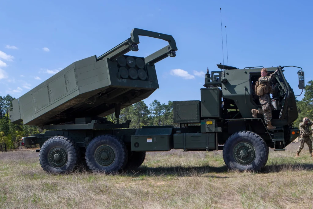Ουκρανικό βίντεο με φονικά χτυπήματα HIMARS κατά συγκέντρωσης Ρωσικών δυνάμεων - NEMESIS HD