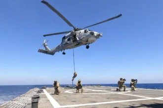 Τουρκική Φρεγάτα σε επίδειξη δύναμης έξω από την Λιβύη