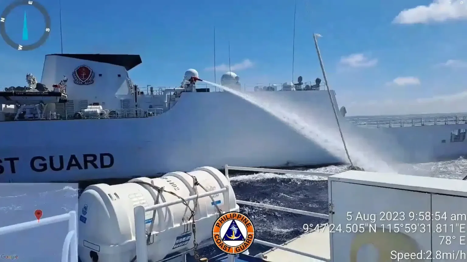 Στρατιωτική κρίση στα Spratly Islands μεταξύ Κίνας και Φιλιππίνων: Χρήση κανονινών νερού από την Κίνα