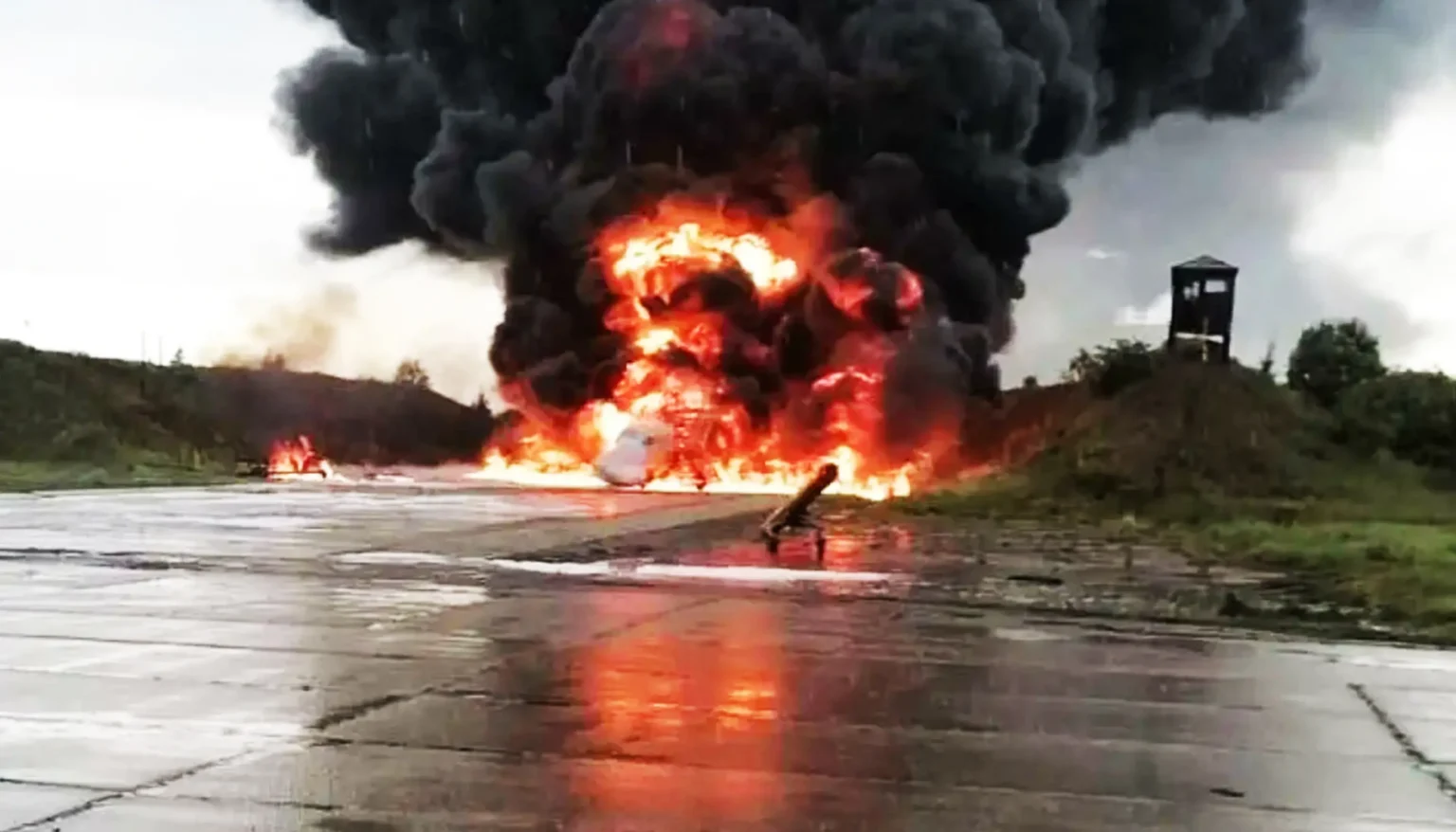 Ρωσικό στρατηγικό βομβαρδιστικό Tu-22M3 καήκε ολόκληρο και το Ρωσικό ΥΠΑΜ αναφέρει «ζημιές»