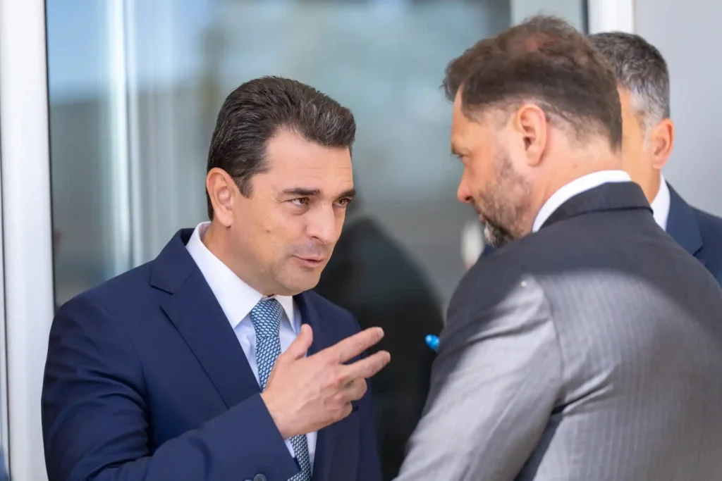 Υπογράφηκε η Συμφωνία Χρηματοδότησης ανάμεσα στον αμερικάνικο αναπτυξιακό οργανισμό DFC και τον όμιλο ΟΝΕΧ - «Πράσινο φως» για παροχή 125 εκατ. δολαρίων στα Ναυπηγεία Ελευσίνας, μέσω ομολογιακού δανείου