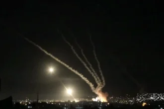Σε μεγάλο κίνδυνο βρέθηκαν χθές Έλληνες δημοσιογράφοι από ρουκέτα της Χαμάς