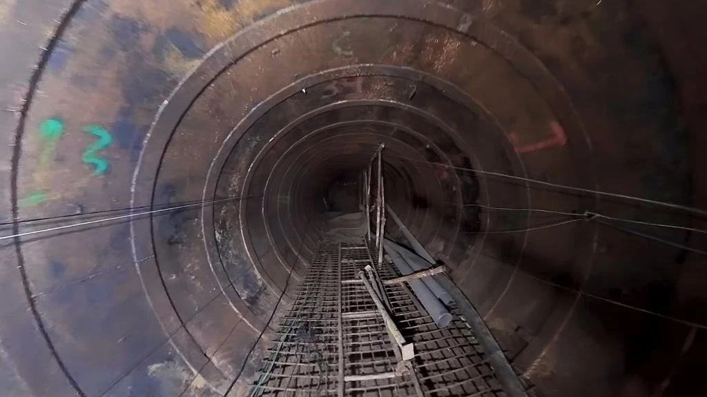 Το Ισραήλ αποκάλυψε «τη μεγαλύτερη σήραγγα της Χαμάς στη Γάζα» που έχει βρεθεί ως τώρα