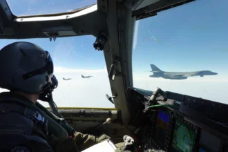 Αναφορές ότι βομβαρδιστικά B-1B Lancer των ΗΠΑ είναι καθοδόν για να επιτεθούν στην Μέση Ανατολή
