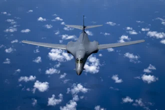 ΕΚΤΑΚΤΟ: Πληροφορίες για αεροπορική επίθεση τώρα στην Συρία από άγνωστα μαχητικά