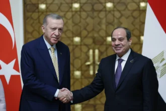 Προσέγγιση Τουρκίας - Αιγύπτου: Διστακτικό ξεπάγωμα των σχέσεων