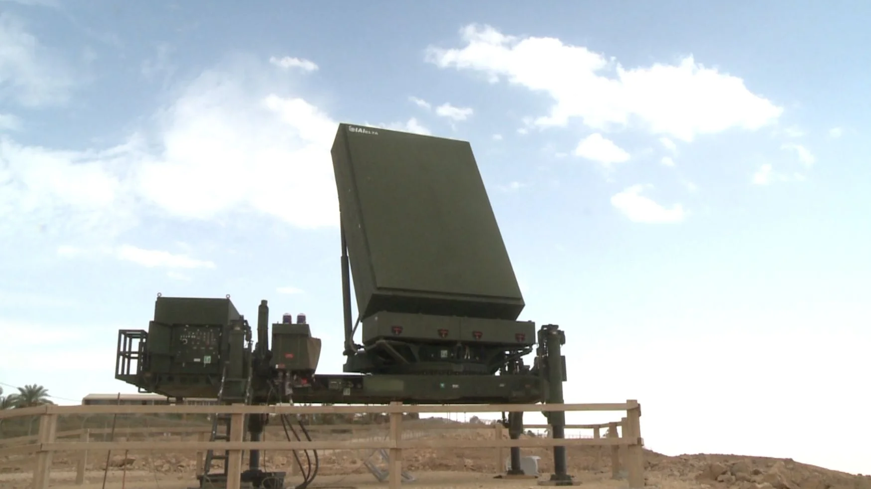 Ραντάρ πολλαπλών αποστολών EL/M-2084 MMR της ELTA σε θέση επιτήρησης