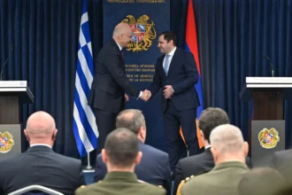 Επίσκεψη ΥΠΑΜ στην Αρμενία εν μέσω κλιμάκωσης με Αζερμπαϊτζάν: Τι συζήτησαν Δένδιας-Παπικιάν