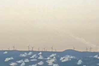 Η Χεζμπολάχ εκτόξευσε πάνω από 100 ρουκέτες κατά του Ισραήλ - Στόχος δυο βάσεις του IDF
