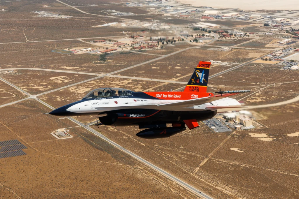 Το πρώτο AI μαχητικό F-16 που κάνει χρήση τεχνητής νοημοσύνης και μπορεί να εμπλακεί σε αερομαχίες X-62A VISTA