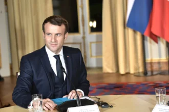 Μακρόν: «Τριπλή υπαρξιακή απειλή για την Ευρώπη»