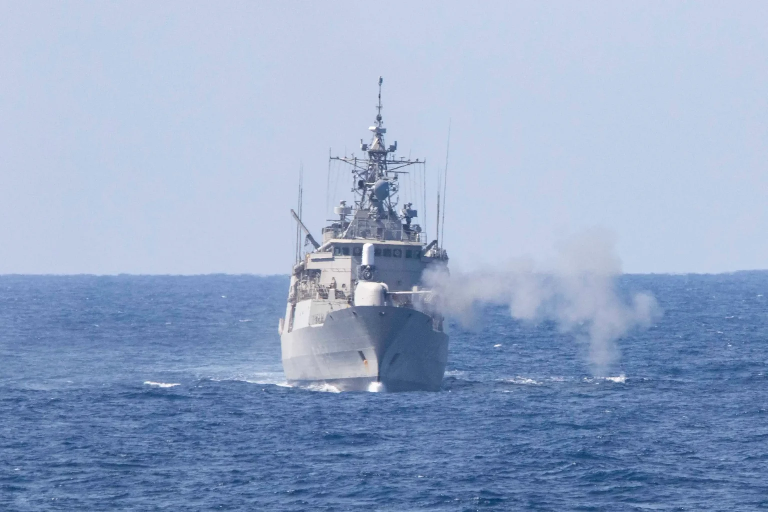ΕΚΤΑΚΤΟ: Πυρά της Φρεγάτας ΨΑΡΑ κατέρριψαν 2 Drone των Χούθι - Έσωσε εμπορικό πλοίο με χρήση και του anti-drone