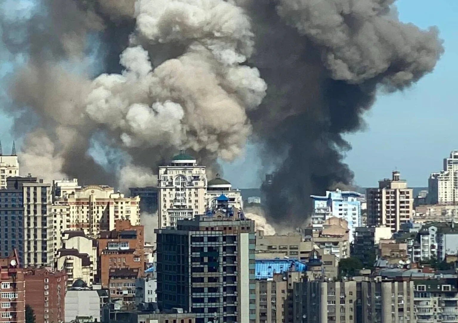 Μεγάλη πυραυλική επίθεση στο κέντρο του Κιέβου - Δεκάδες νεκροί και ταυματίες - Τι απάντησε η Ρωσία