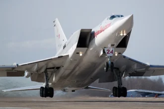 Χτύπημα κατά Ρωσικού Tu-22 αναφέρει η Ουκρανία 1.800 χιλιόμετρα από τα σύνορα