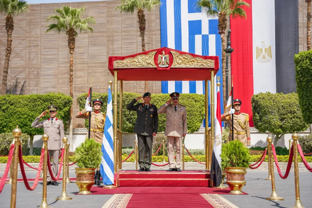 Ο Αρχηγός ΓΕΕΘΑ επισκέφθηκε την Αίγυπτο: Συζήτηση για την υφιστάμενη γεωπολιτική κατάσταση και συνεργασία
