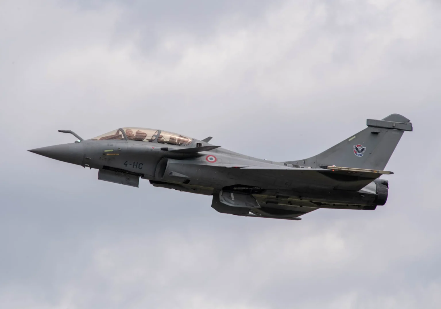 Η Σερβία υπέγραψε για 12 μαχητικά Rafale: Συμφωνία 2,7 δισ. δολαρίων παρουσία Βούτσιτς και Μακρόν