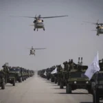 Οι Ταλιμπάν γιορτάζουν με στρατιωτική παρέλαση γεμάτη Δυτικά οχήματα και ελικόπτερα στην αεροπορική βάση Μπαγκράμ - Πτήση μέχρι και Black Hawk