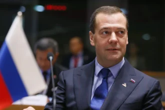 «Η ζωή τους αξίζει όσο αυτό το κ***χαρτο»: Απειλές αξιωματούχου της Ρωσίας κατά του ΔΠΔ για Πούτιν