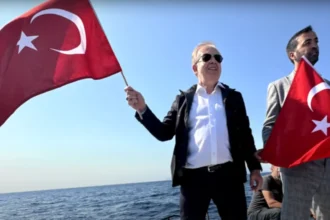 «Τζάμπα μάγκας» ο Τζιχάτ Γιαϊτζί: Σήκωσε τουρκική σημαία χιλιόμετρα μακριά από την ελληνική Ζουράφα
