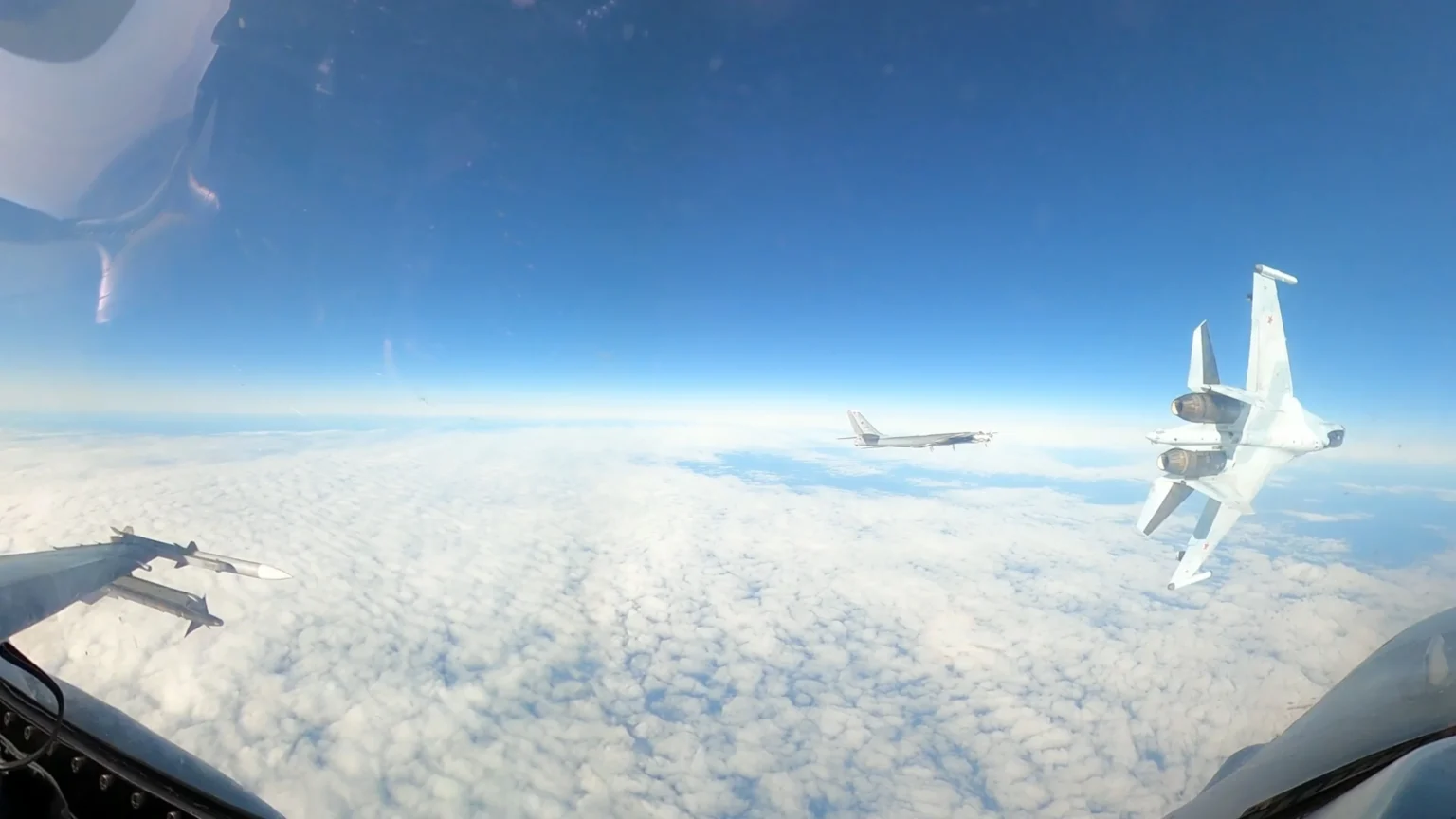 Αλάσκα: Ρωσικό Su-35 πλησίασε επικίνδυνα μαχητικό των ΗΠΑ σύμφωνα με την NORAD - Δημοσιοποίηση βίντεο από το περιστατικό
