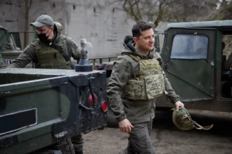Ο Ζελένσκι αναφέρει σκληρές μάχες στην πρώτη γραμμή, προειδοποιεί για ενίσχυση της συμμαχίας Ρωσίας-Βόρειας Κορέας