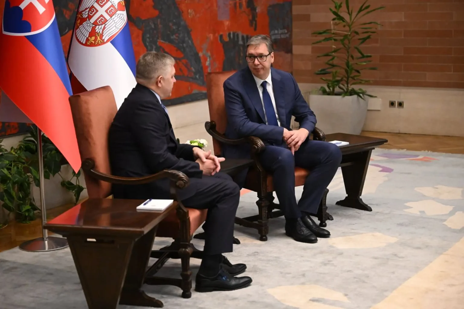 Παρέμβαση Σέρβου Προέδρου Βούτσιτς «Δεν τον ξέρετε τον Πούτιν ή δεν είστε νορμάλ» μετά την βολή MRBM της Ρωσίας κατά της Ουκρανίας